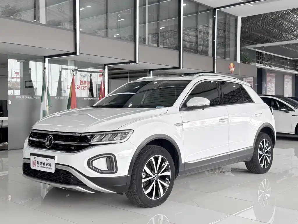 Volkswagen T-Roc 2023 — фото 1