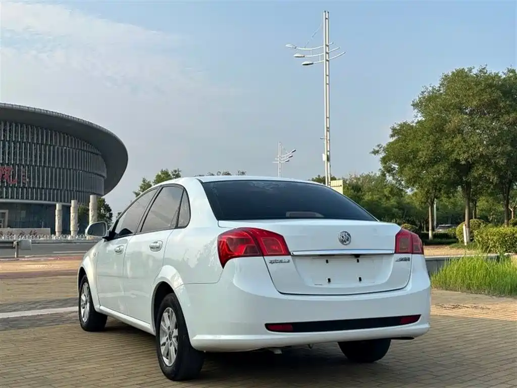 Buick Excelle 2013 — фото 6
