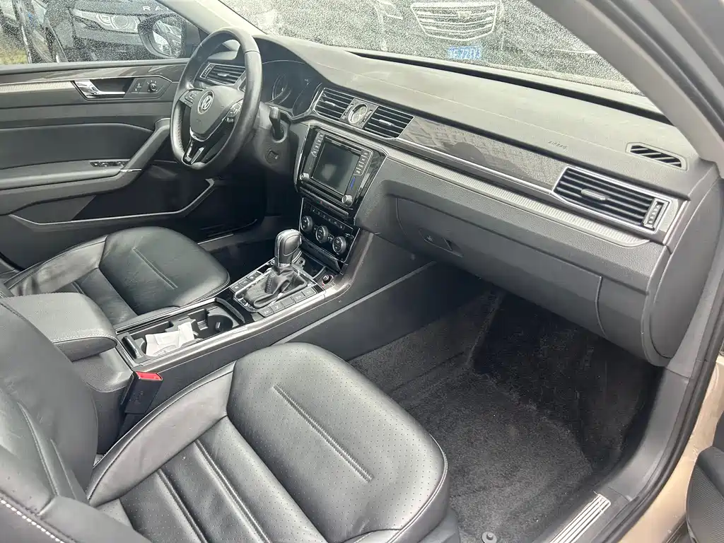 Volkswagen Passat 2018 — фото 12