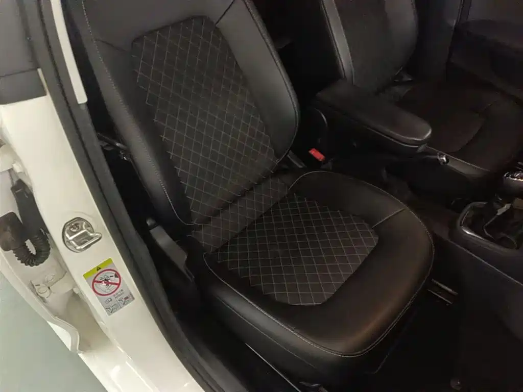 Skoda Rapid Spaceback 2018 — фото 25