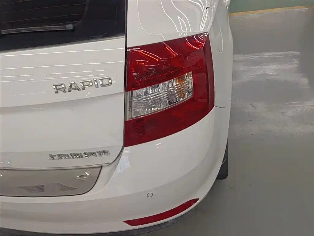 Skoda Rapid Spaceback 2018 — фото 8