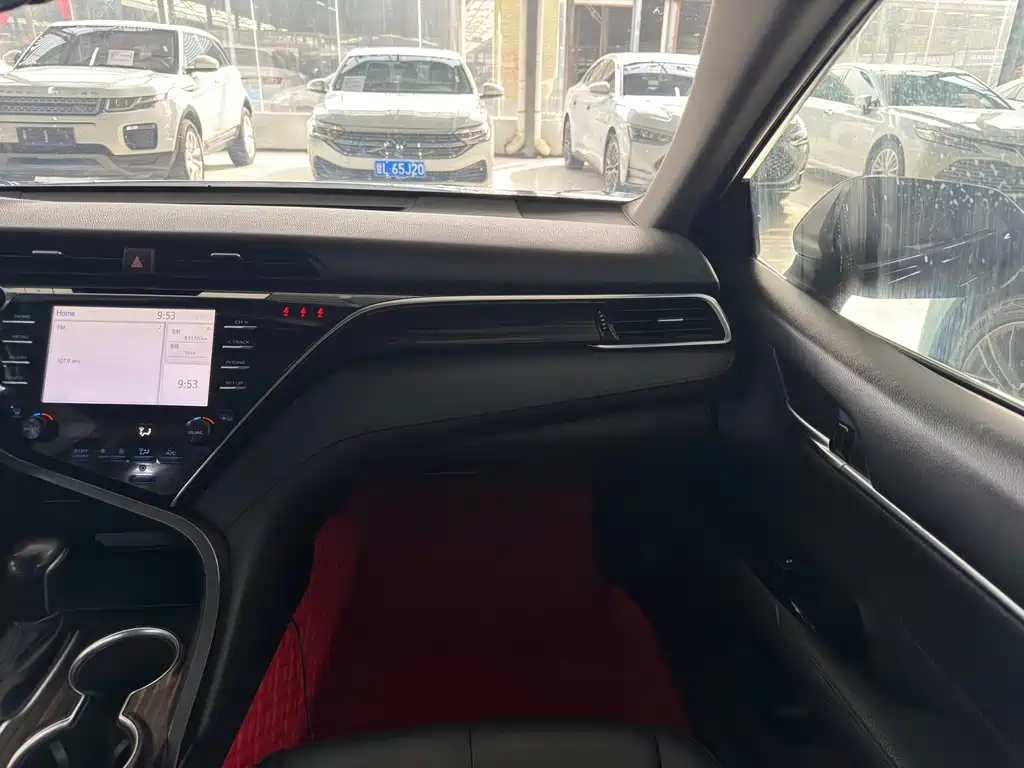Toyota Camry 2019 — фото 10