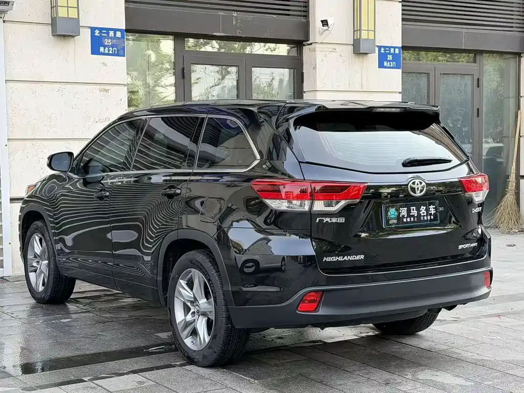 Toyota Highlander 2022 — фото 12