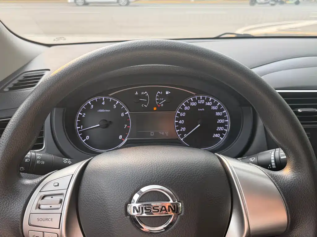 Nissan Tiida 2018 — фото 8
