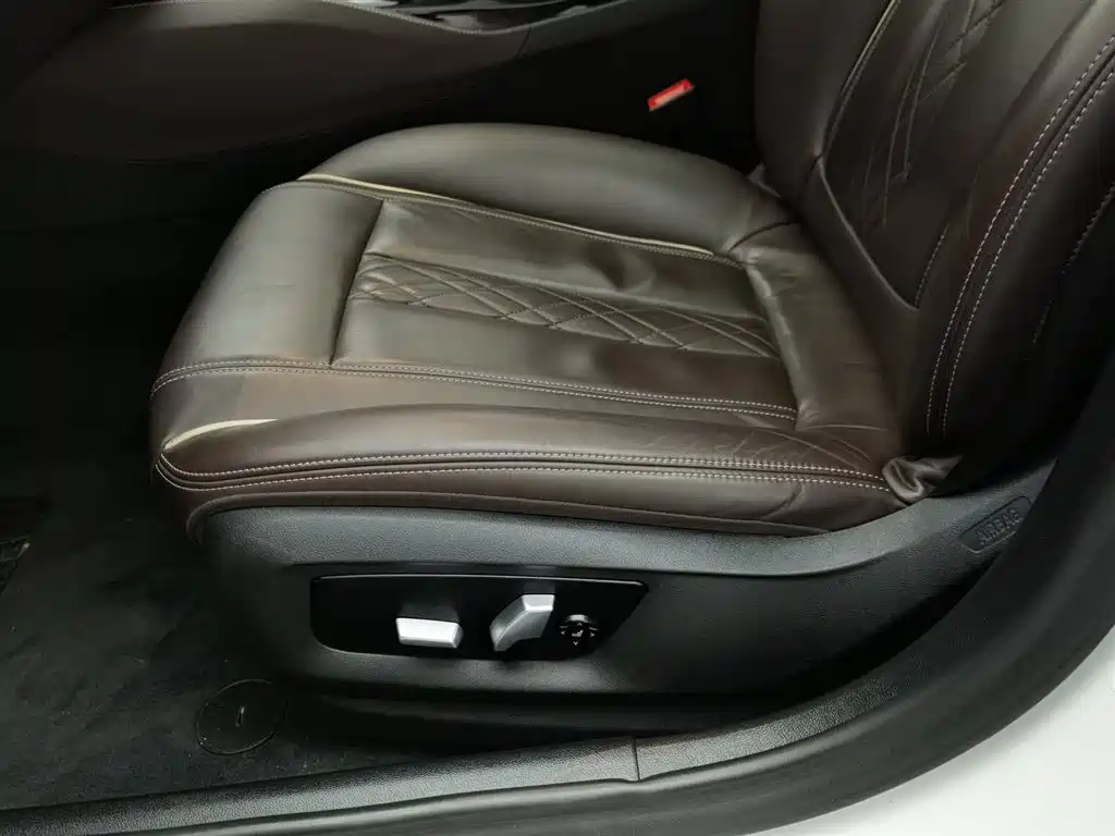 BMW 5 Series New Energy 2020 — фото 20