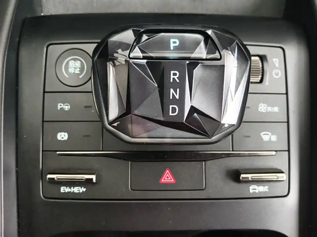BYD Qin L 2025 — фото 14