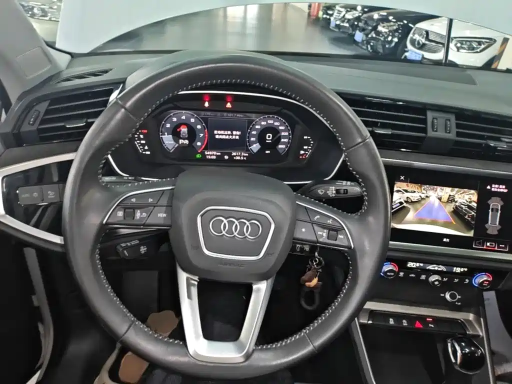 Audi Q3 2020 — фото 11