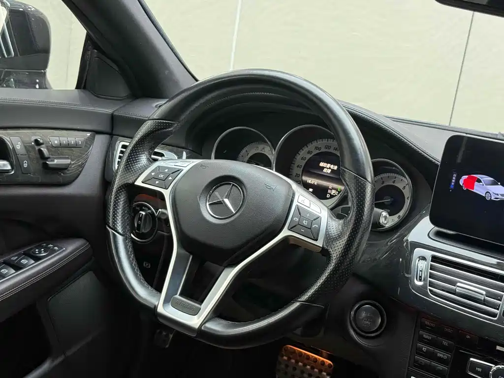 Mercedes-Benz CLS 2015 — фото 16