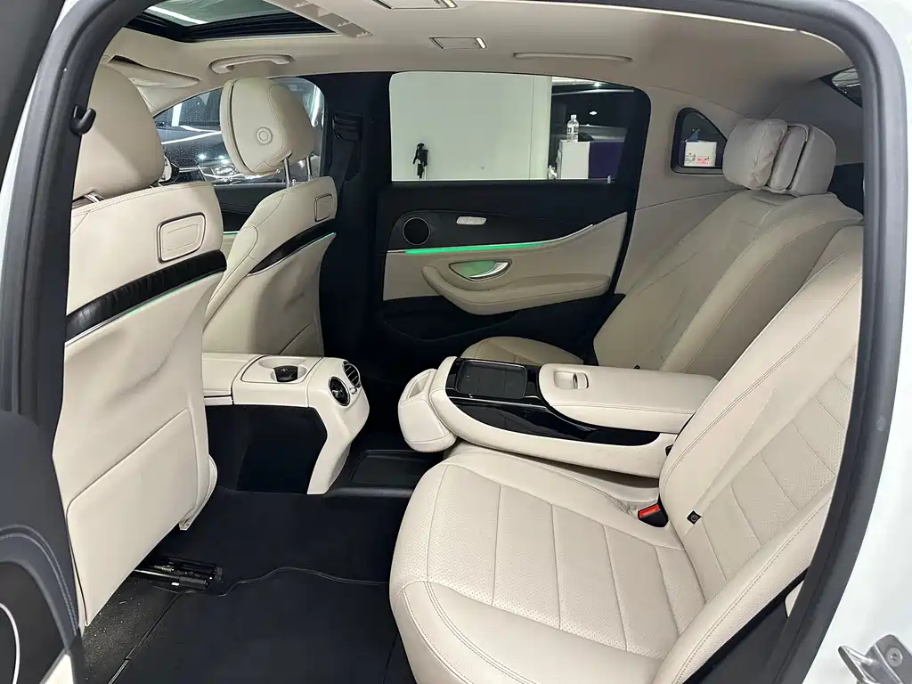 Mercedes-Benz E-Class 2017 — фото 14