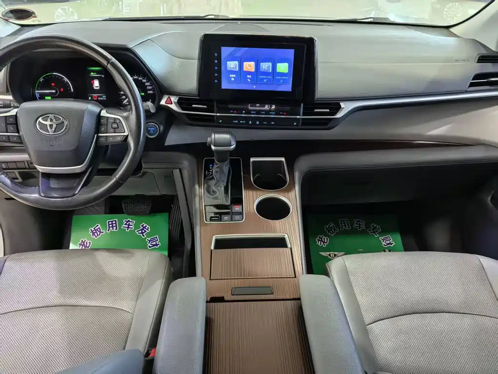 Toyota Sienna 2022 — фото 11