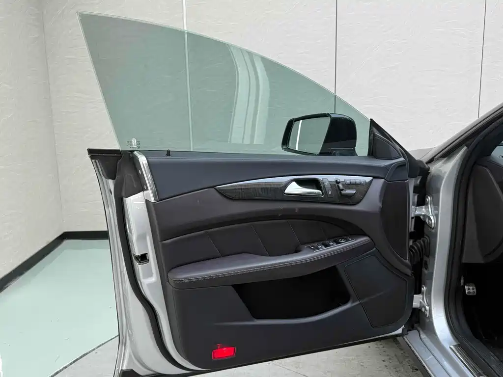 Mercedes-Benz CLS 2015 — фото 26