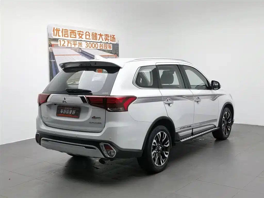 Mitsubishi Outlander 2020 — фото 2