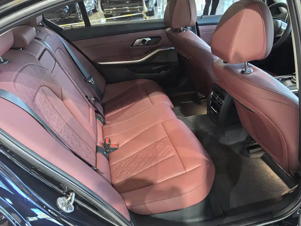 BMW 3 Series 2023 — фото 13