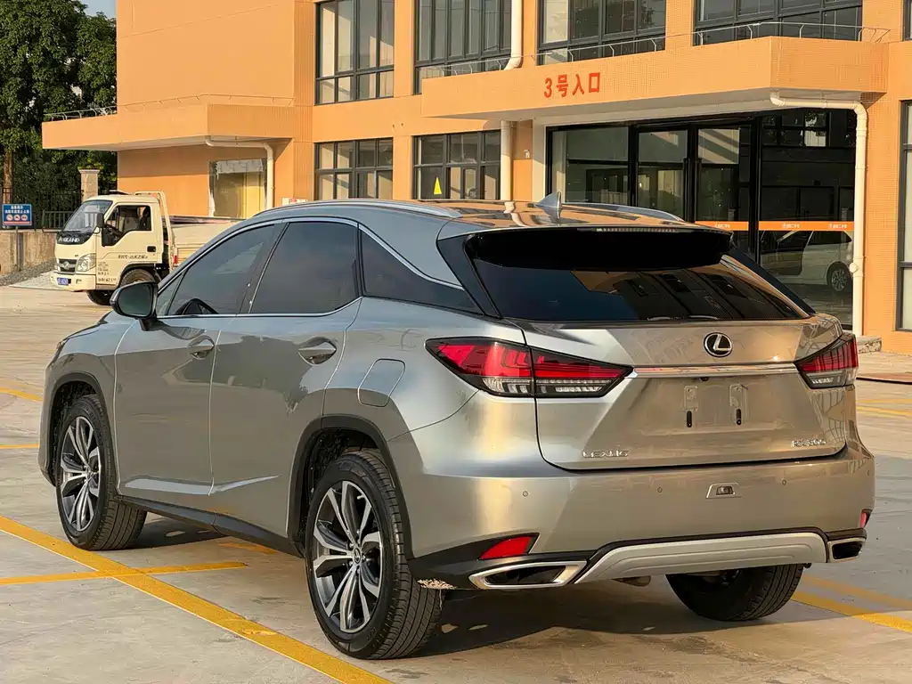 Lexus RX 2022 — фото 9