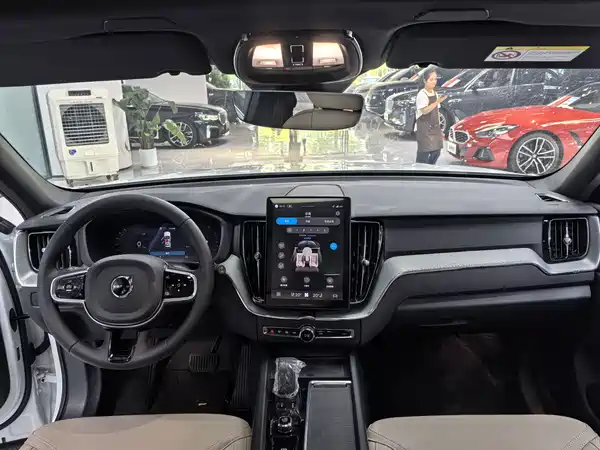 Volvo XC60 2025