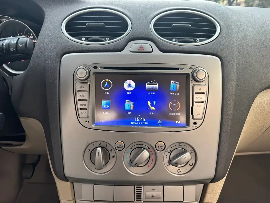 Ford Focus 2014 — фото 16