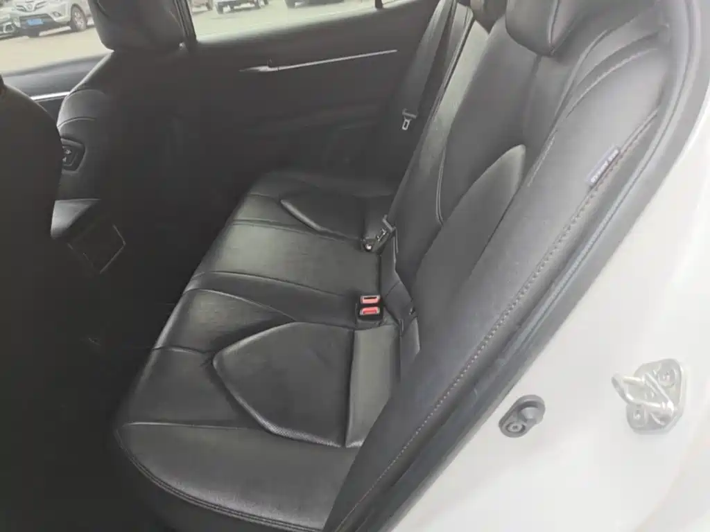 Toyota Camry 2022 — фото 17