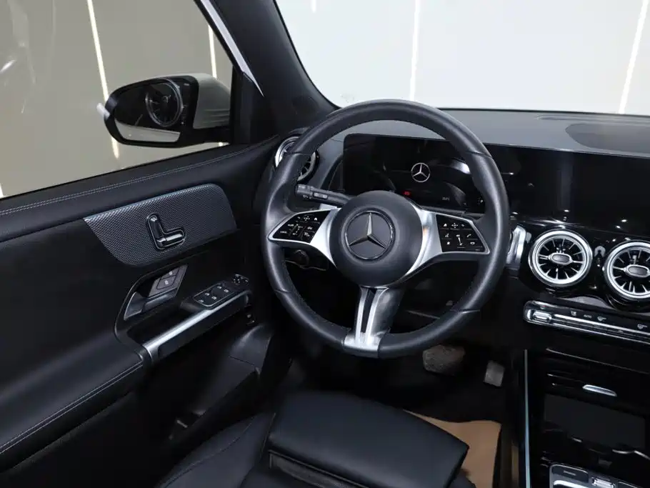 Mercedes-Benz GLB 2023 — фото 28