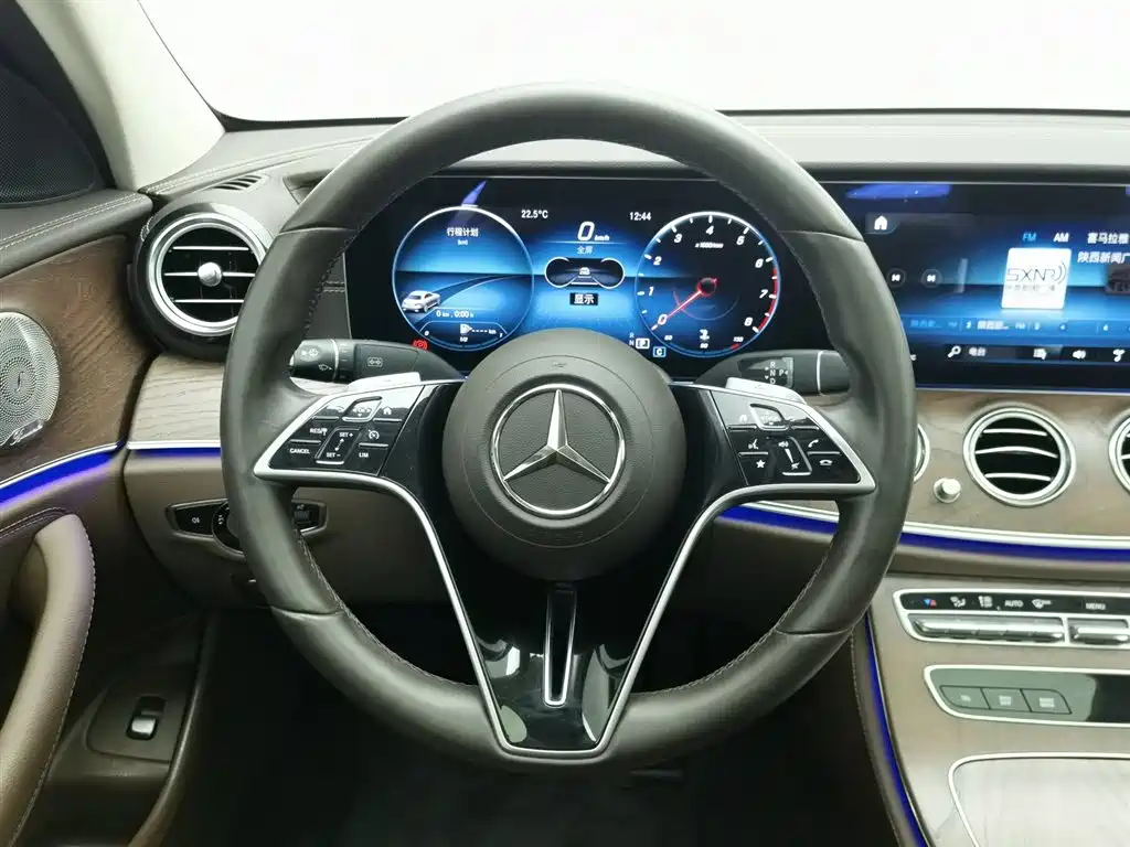 Mercedes-Benz E-Class 2023 — фото 11