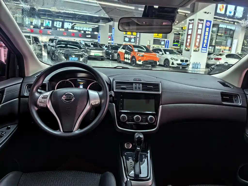 Nissan Tiida 2019 — фото 11