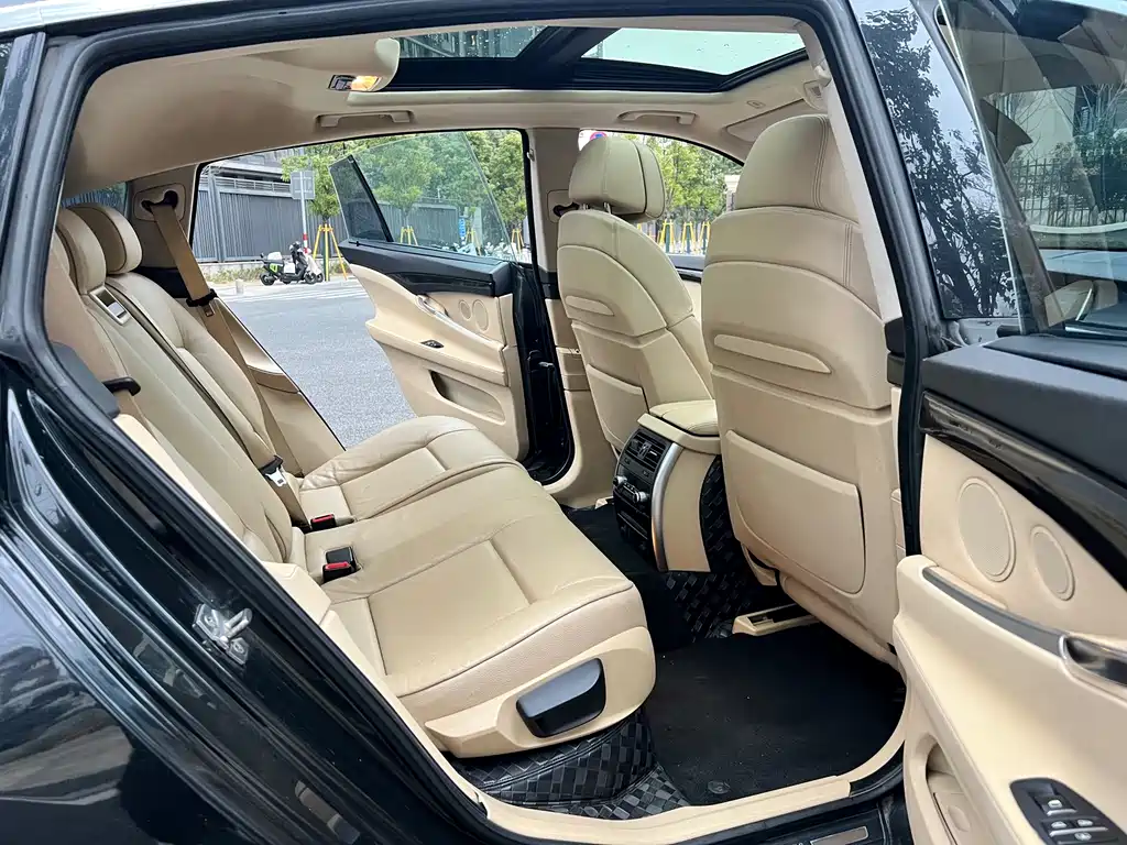 BMW 5 Series GT 2010 — фото 15