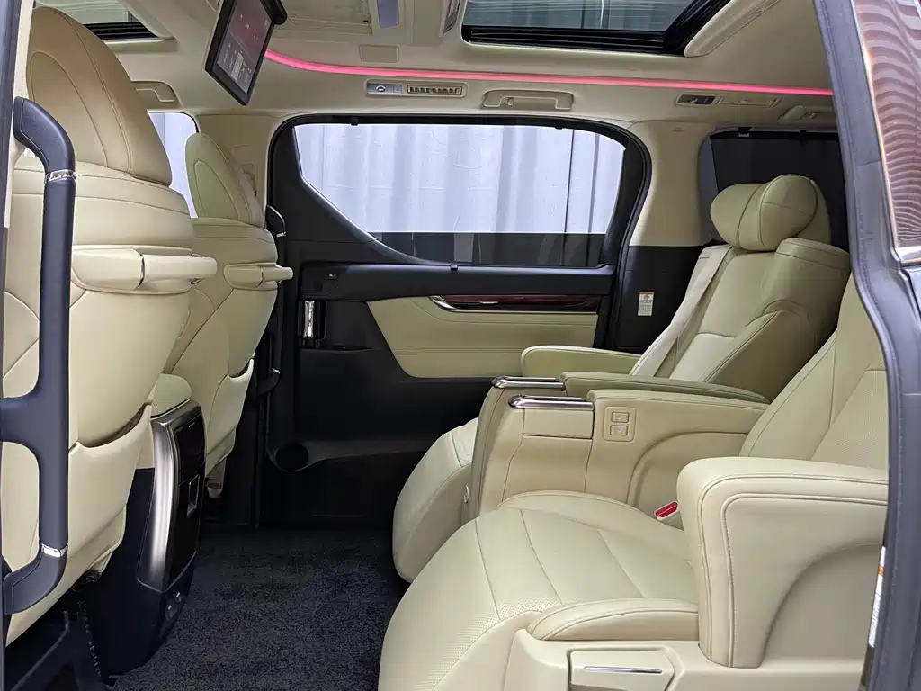 Toyota Alphard 2017 — фото 10