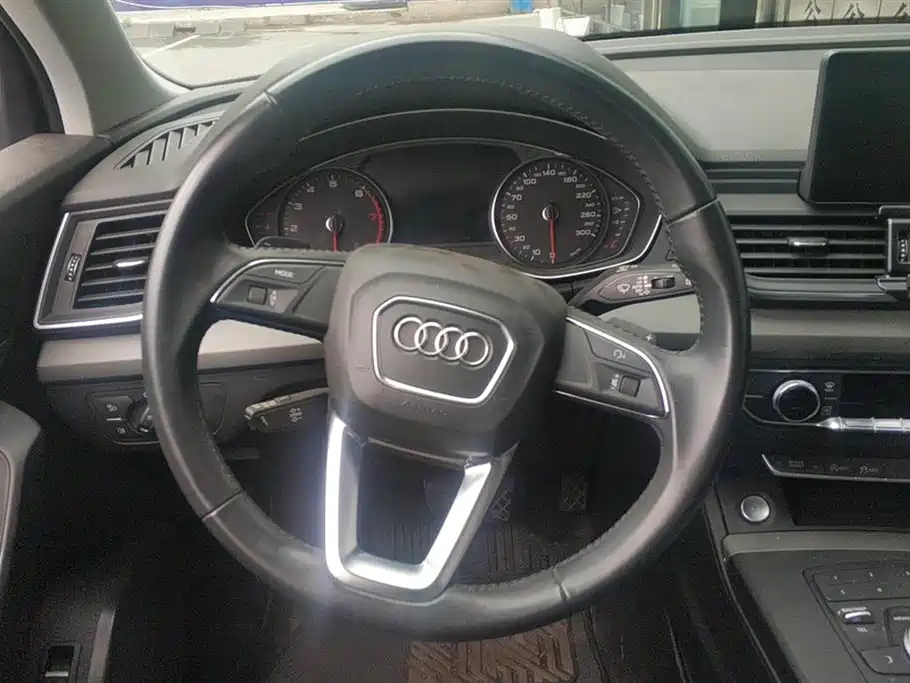 Audi Q5L 2018 — фото 15
