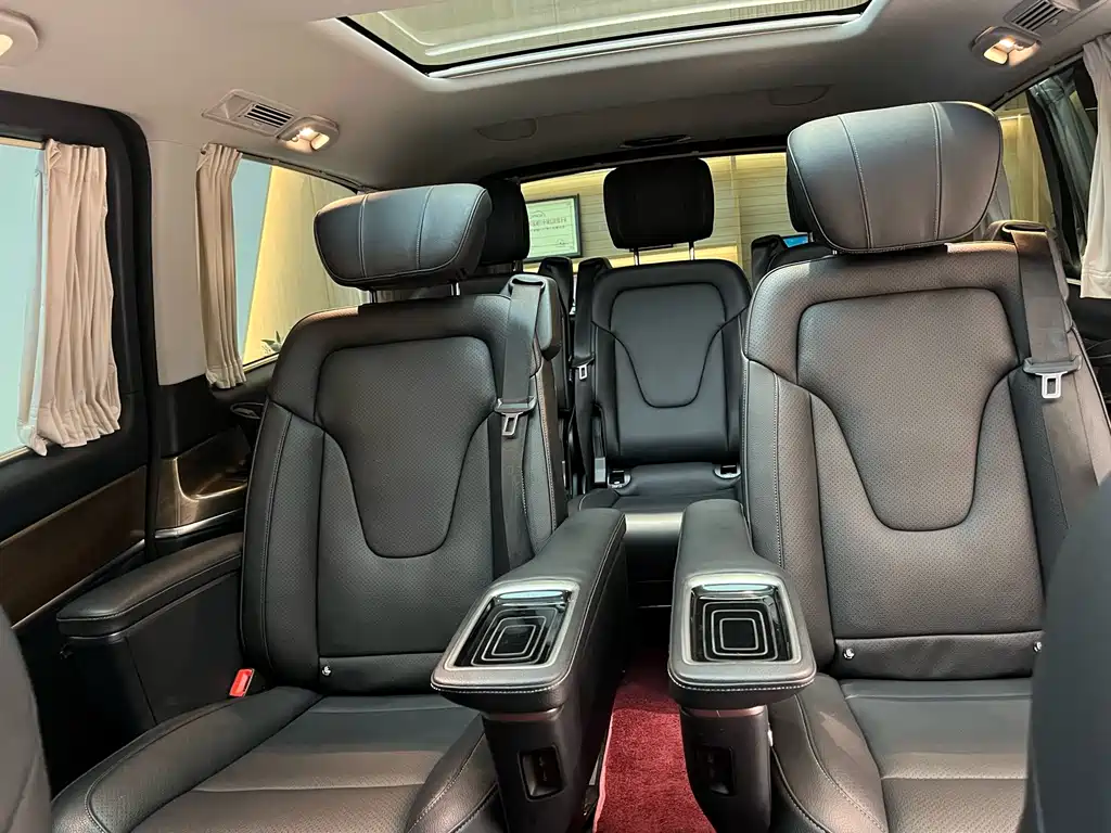 Mercedes-Benz V-Class 2021 — фото 10