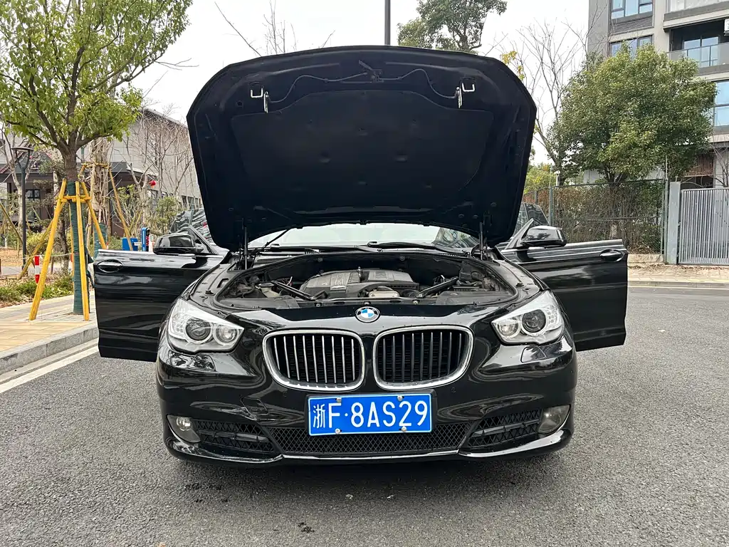 BMW 5 Series GT 2010 — фото 28