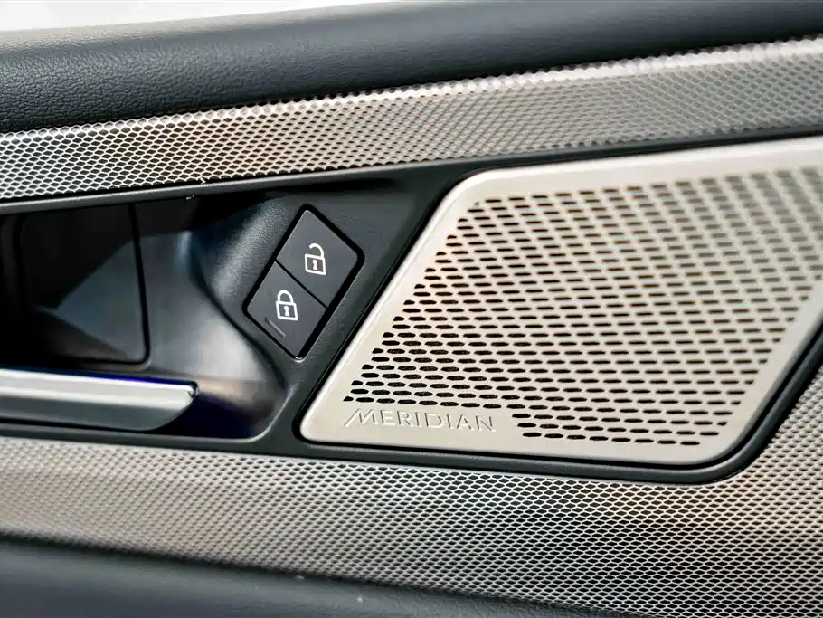 Jaguar XEL 2024 — фото 16