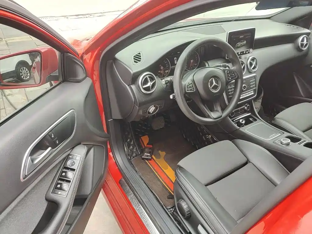 Mercedes-Benz A-Class 2016 — фото 16