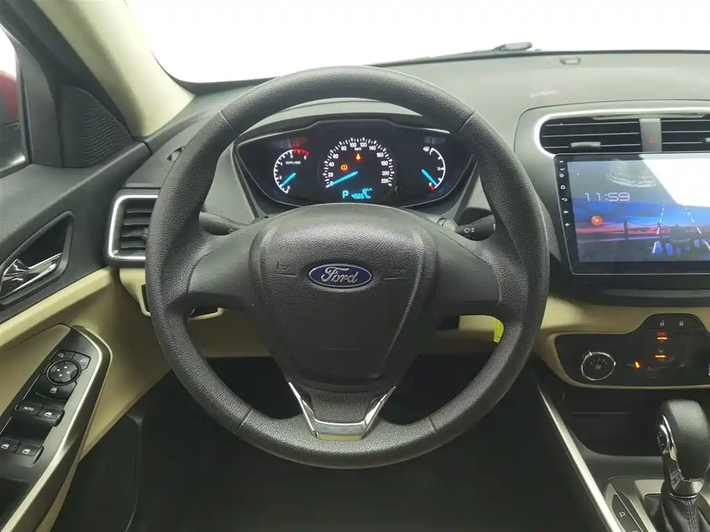 Ford Escort 2018 — фото 11