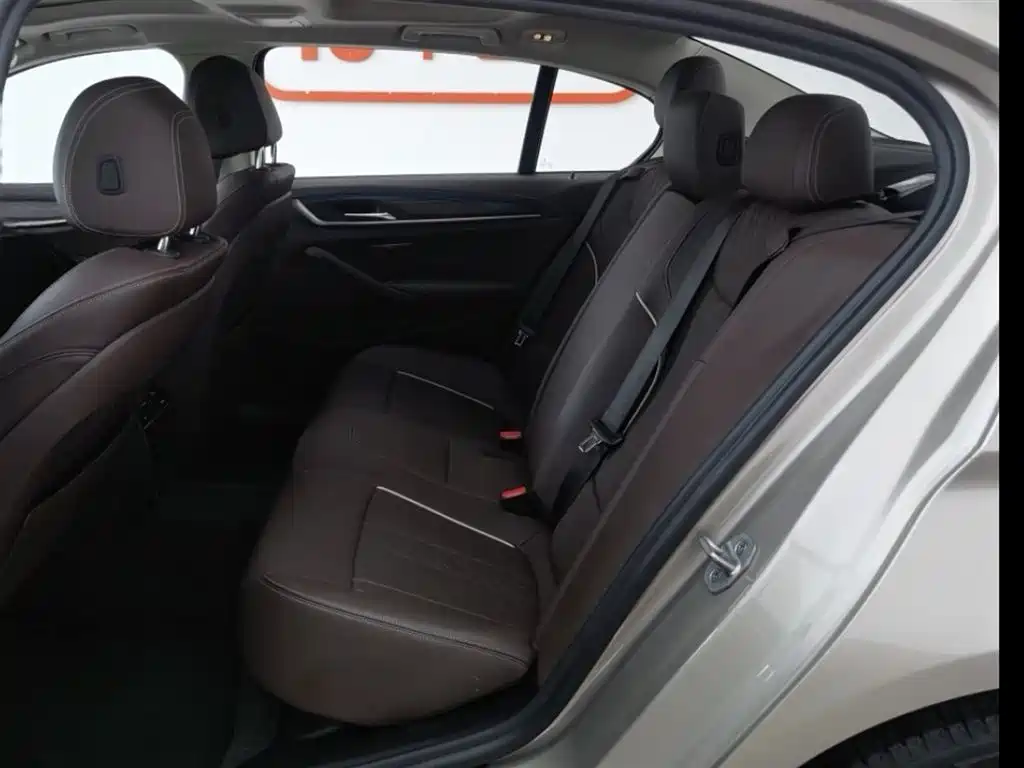 BMW 5 Series 2021 — фото 15