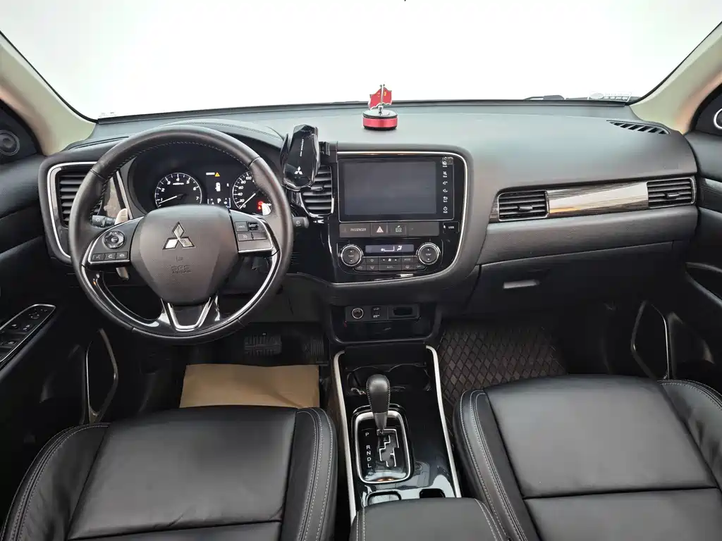 Mitsubishi Outlander 2020 — фото 9