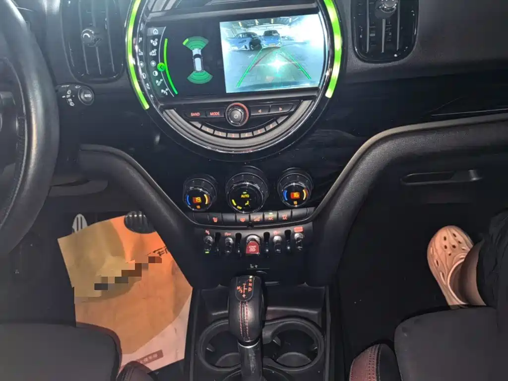 MINI Countryman 2018 — фото 13