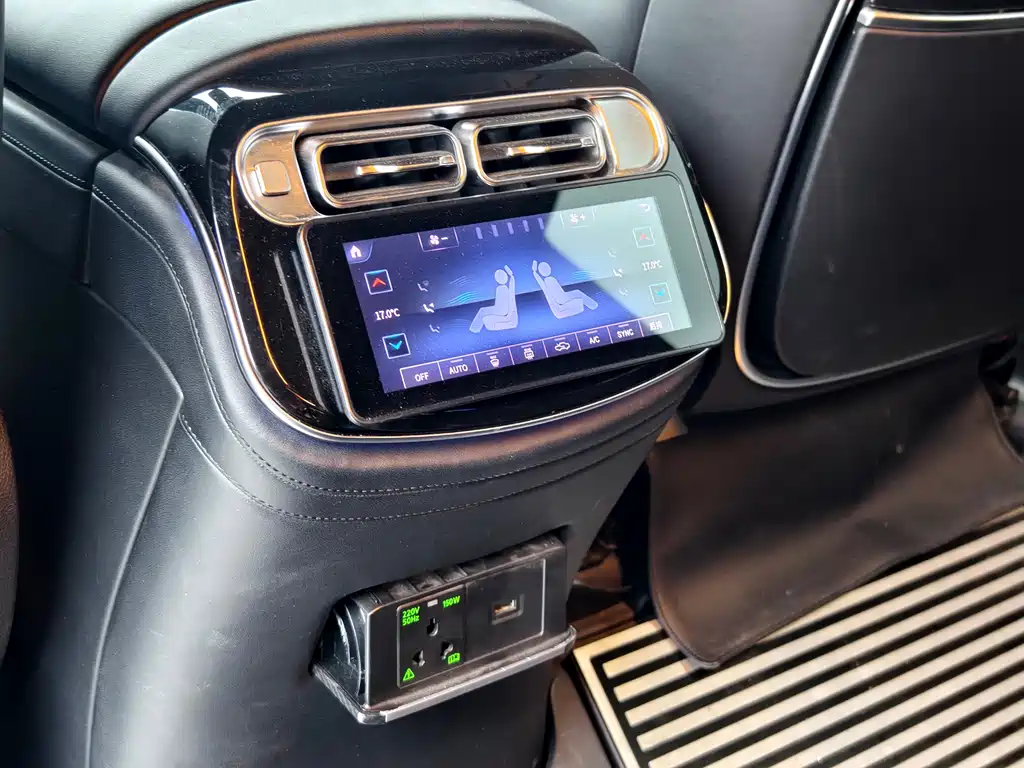 Mercedes-Benz Vito 2022 — фото 18