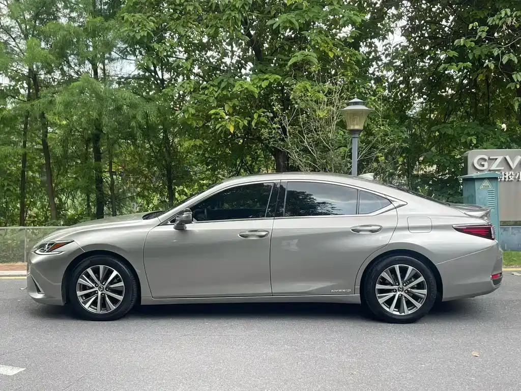 Lexus ES 2019 — фото 4