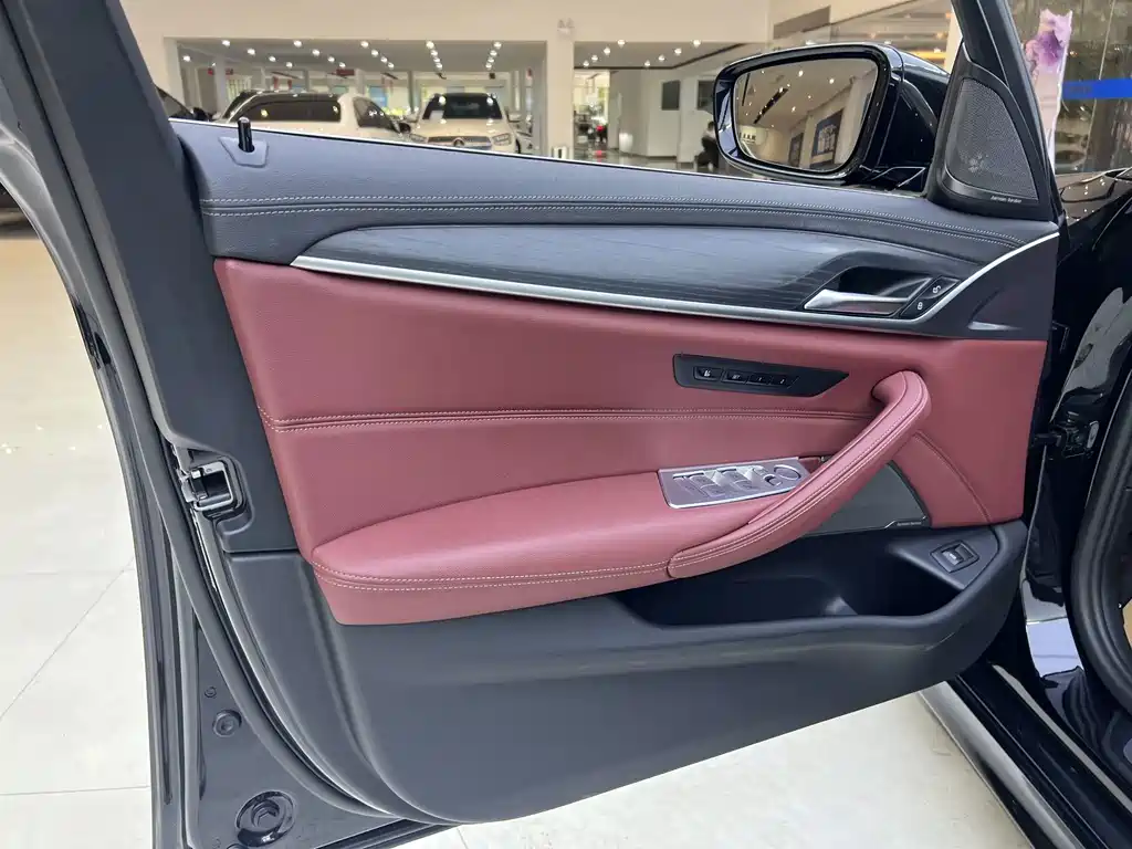 BMW 5 Series 2023 — фото 19