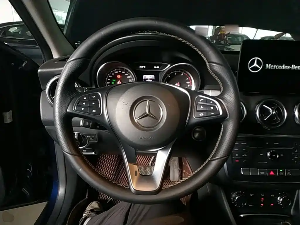 Mercedes-Benz GLA 2018 — фото 11