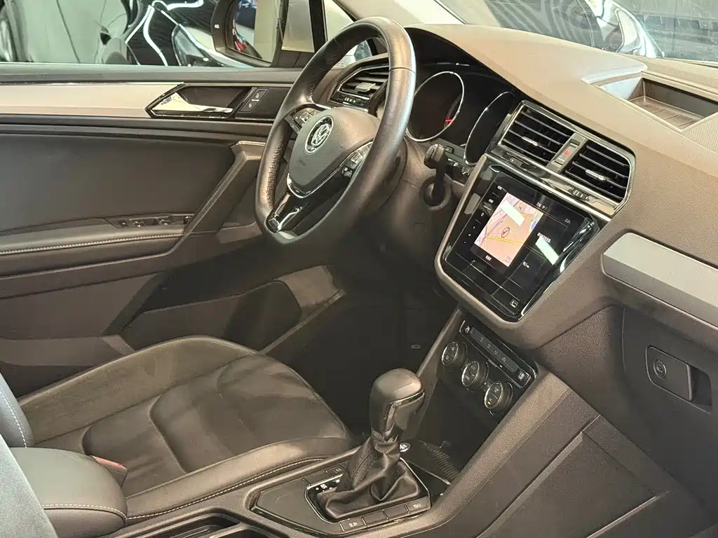 Volkswagen Tiguan L 2020 — фото 11