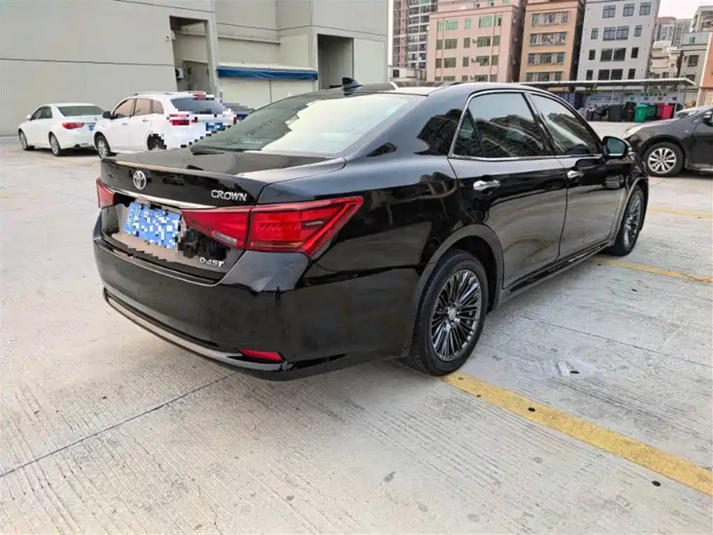 Toyota Crown 2016
