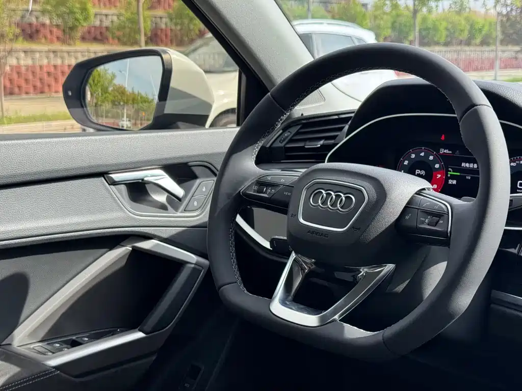 Audi Q3 2022 — фото 12