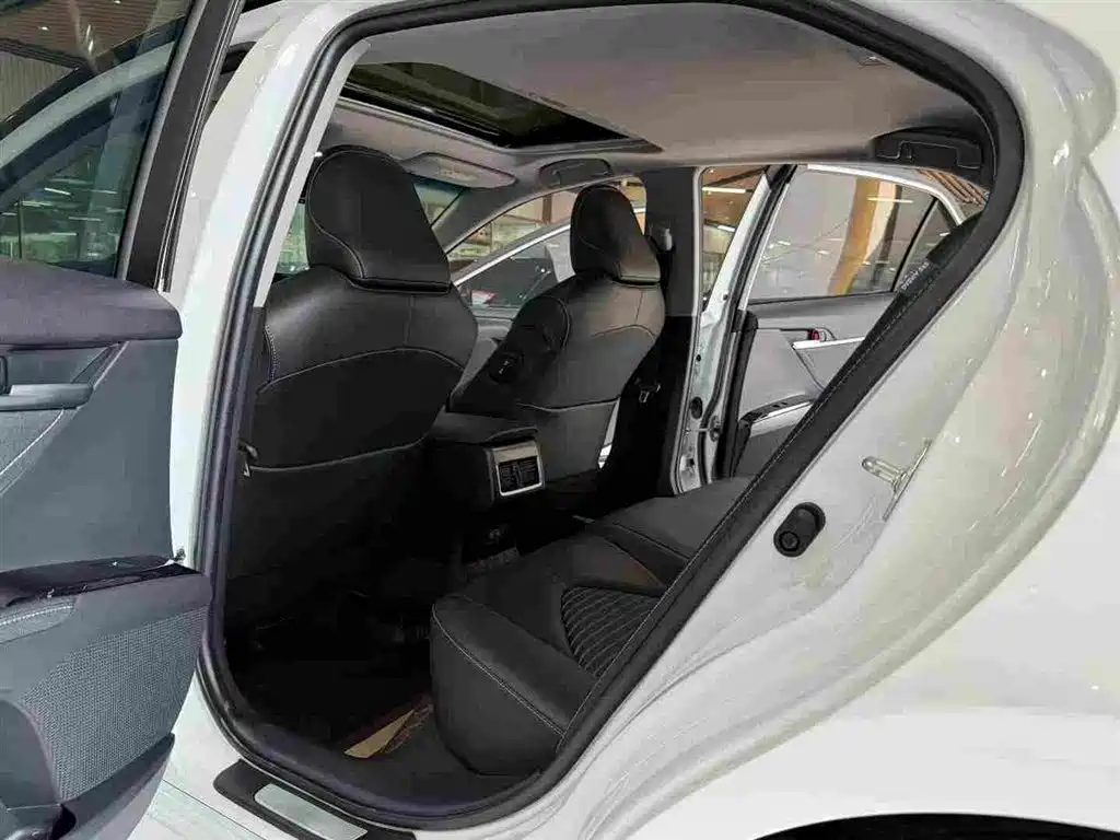 Toyota Camry 2022 — фото 6