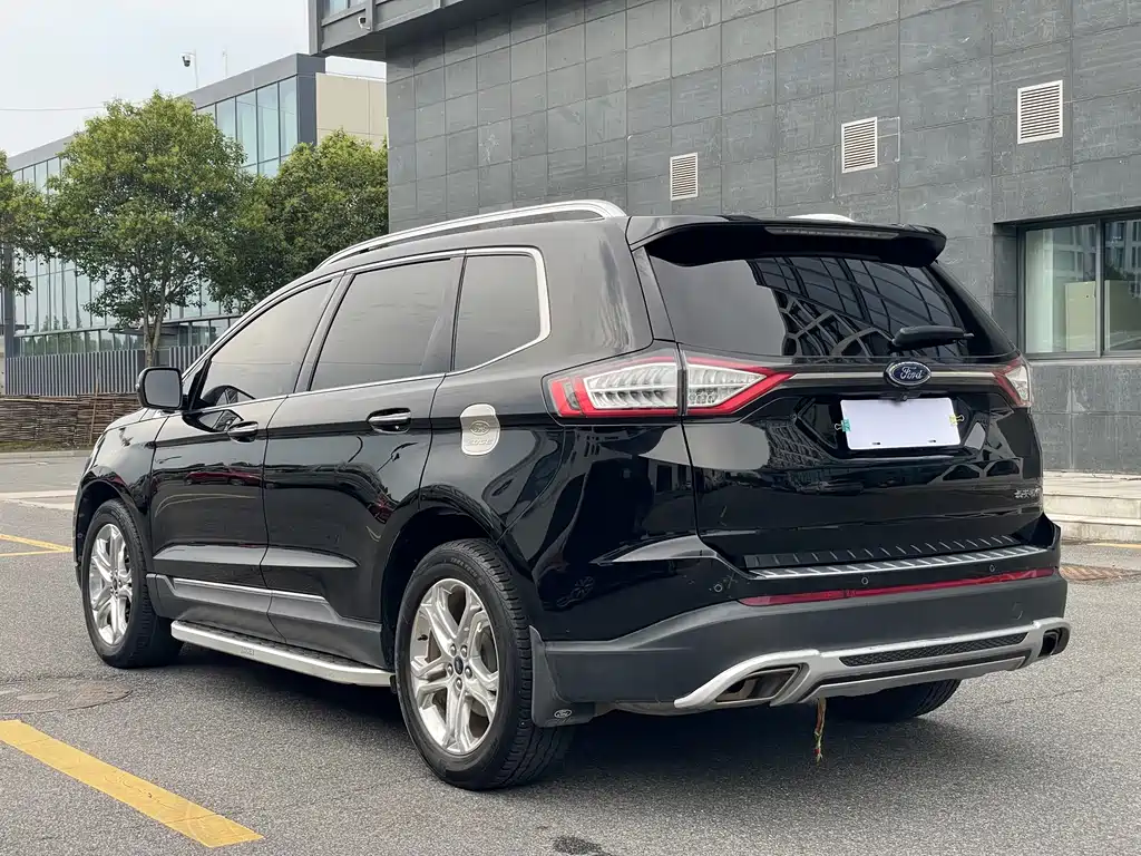 Ford Edge 2018 — фото 17