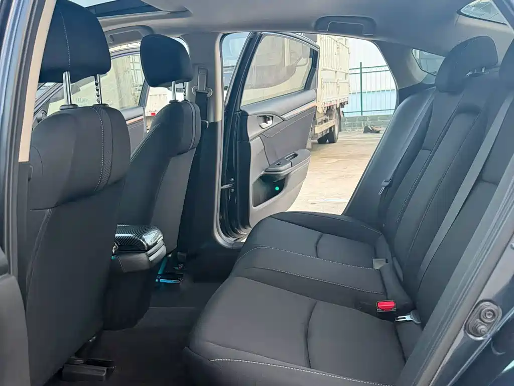 Honda Civic 2018 — фото 10