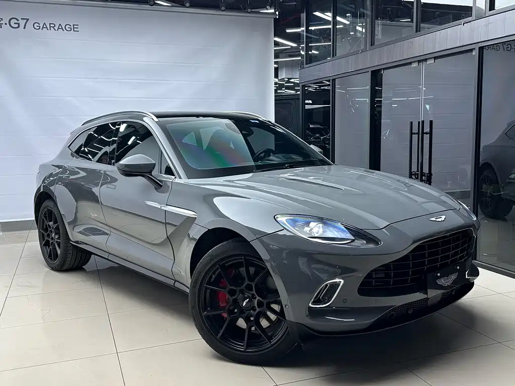 Aston Martin DBX 2022 — фото 4