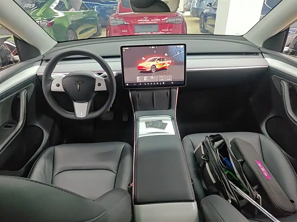 Tesla Model Y 2024 — фото 10