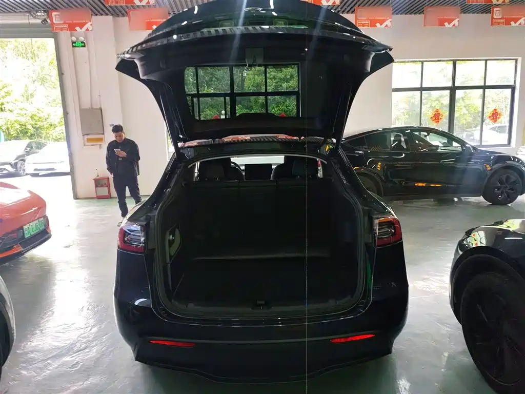 Tesla Model Y 2024 — фото 15