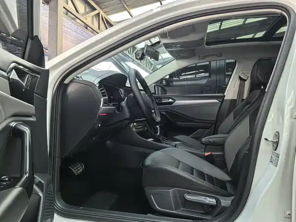 Volkswagen Sagitar 2021