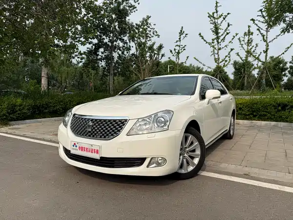 Toyota Crown 2010